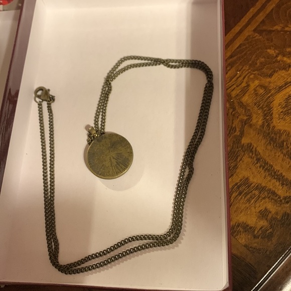 Circle pendent necklace with map of Paris - Picture 2 of 2